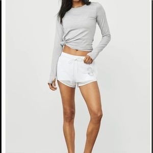 Alo Ambience white shorts XS
